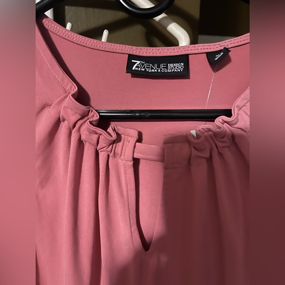 NWT Women’s sleeveless tank - Picture 2 of 4